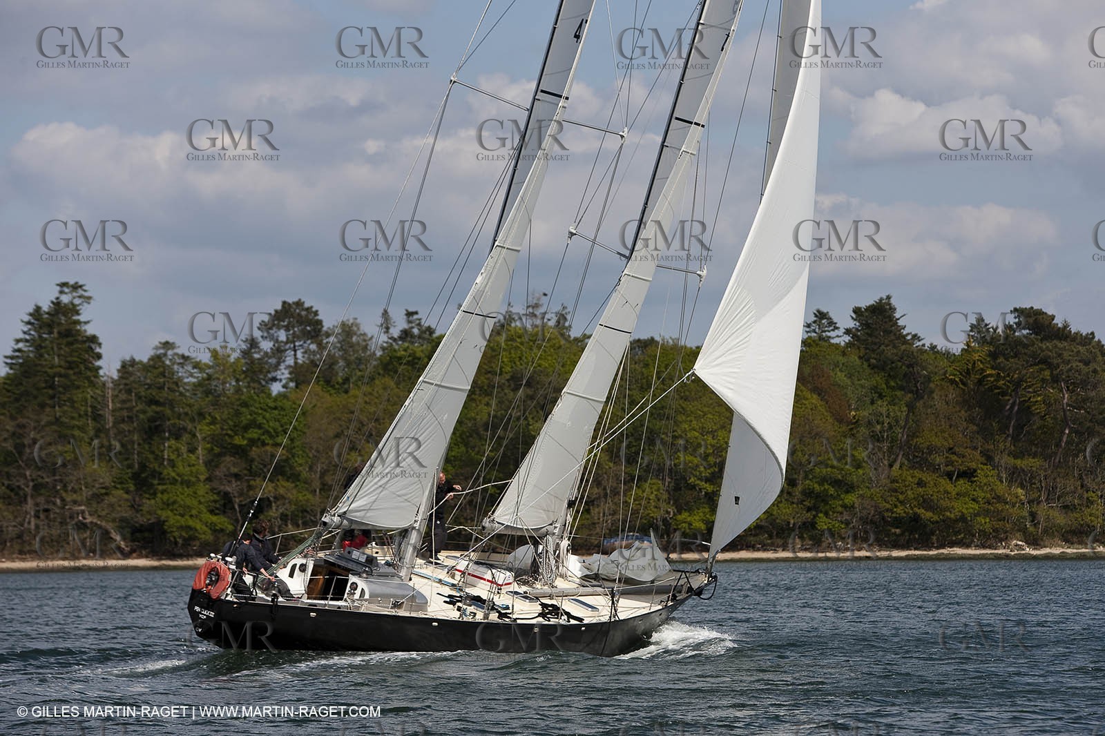 19 05 2010- Benodet (FRA,56)  -  Pen Duick III  sailing in Odet river
