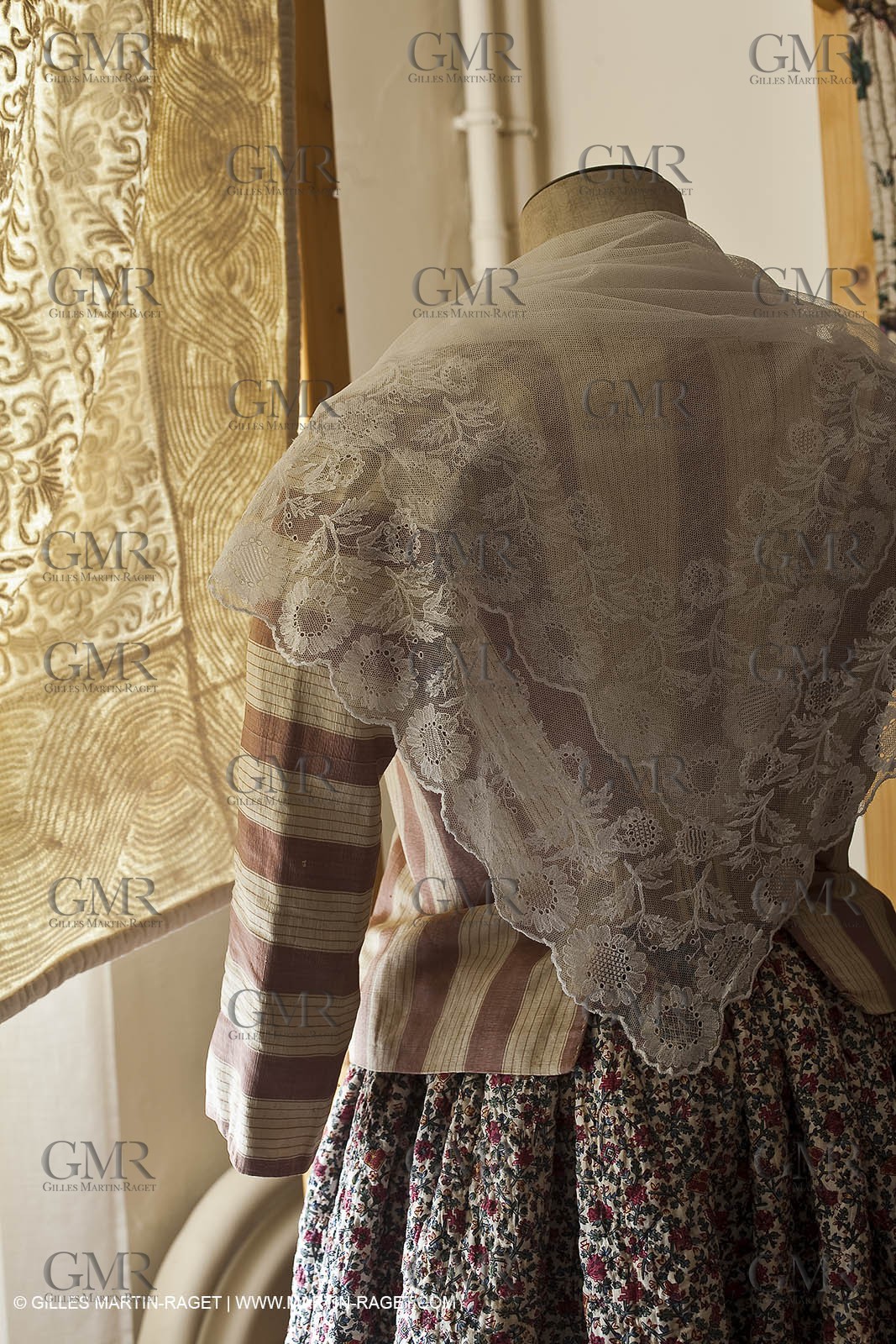 December 2009 - Boutis