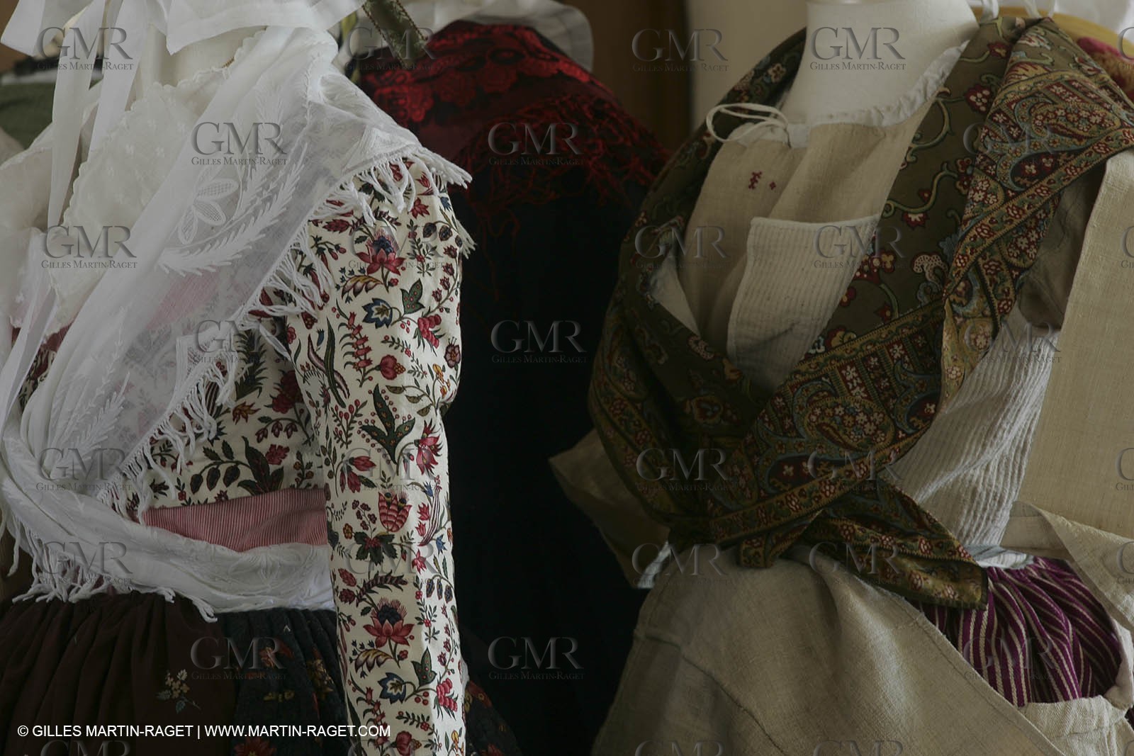 May 2004 - La Tour d'Aigues (FRA, 84) - Old costumes for women of the South exhibition