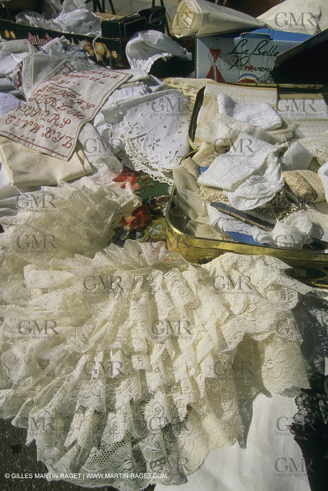 France, Provence, Marchés en plein air   Flee markets