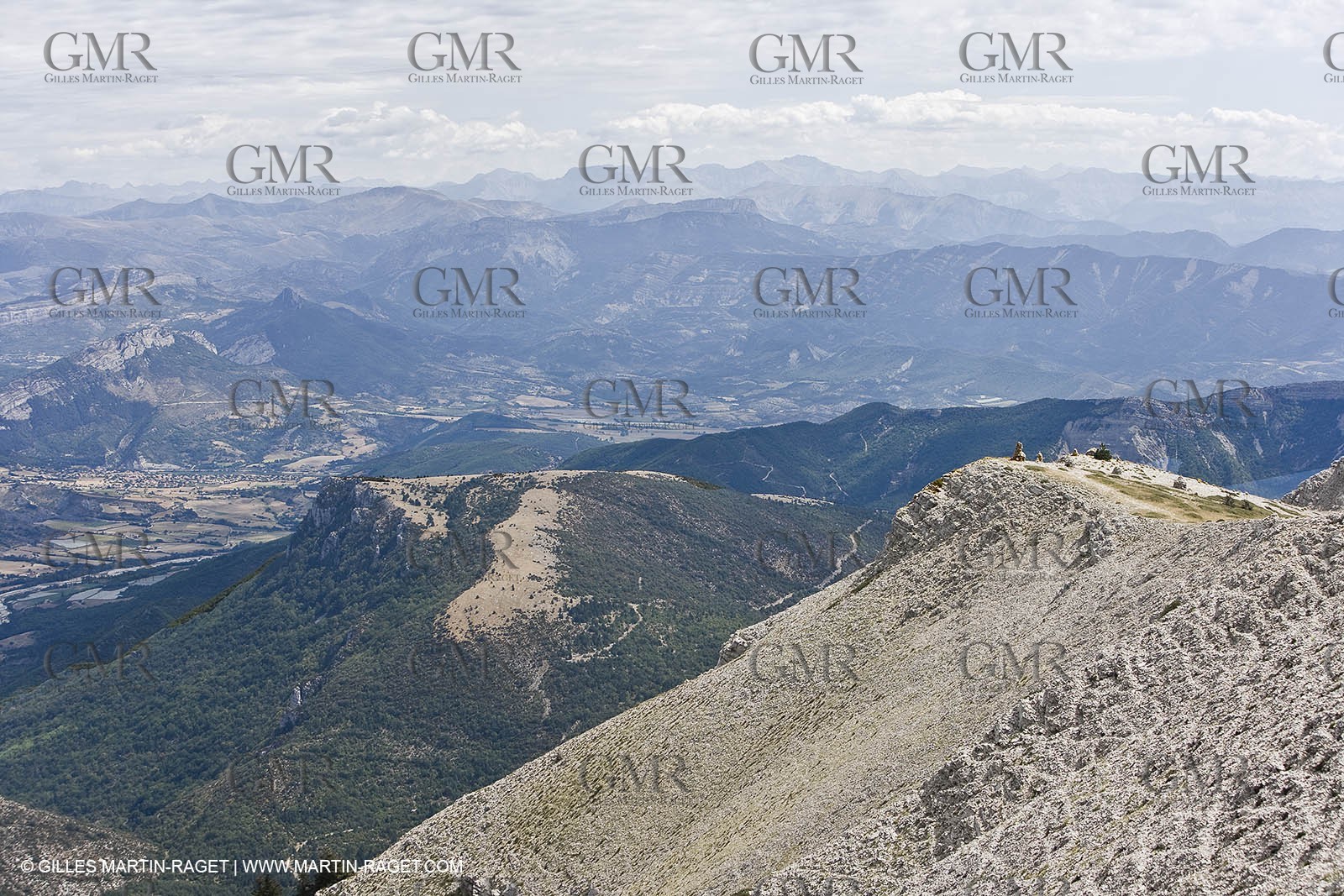 19 08 07 - Higher Provence, landscapes as seen from top of Mount Lure (FRA, 04)