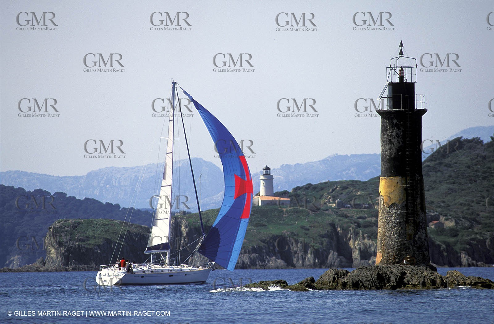 Crusing monohull sailing