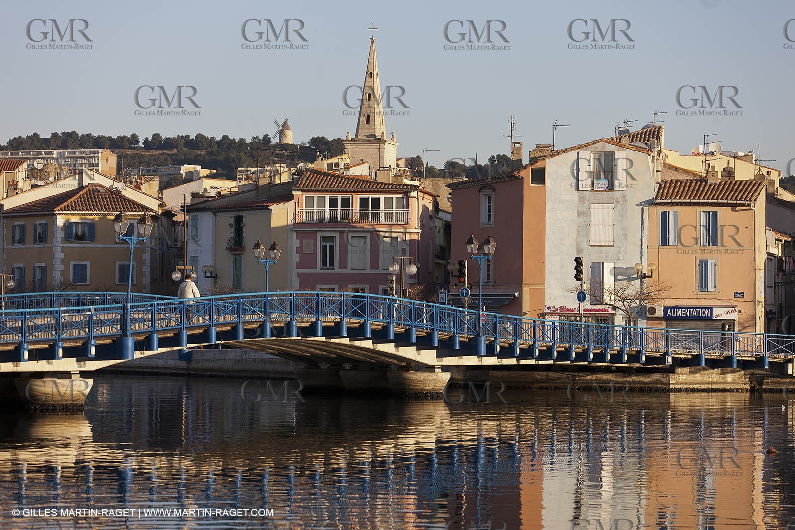14 03 2012 - Martigues (FRA,13) - neighborhood Le Miroir (the mirror)