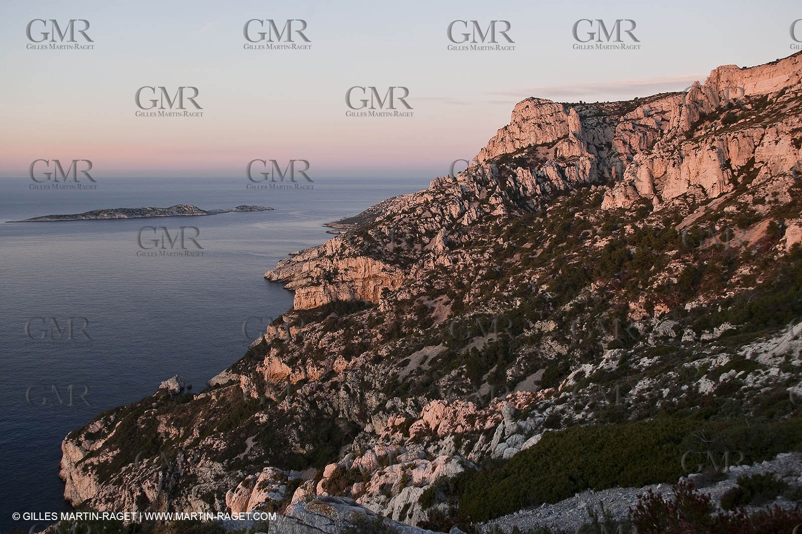 Décember 2009 - Marseille (FRA) - Les Calanques - La Melette rocks as seen from Cortiou pass