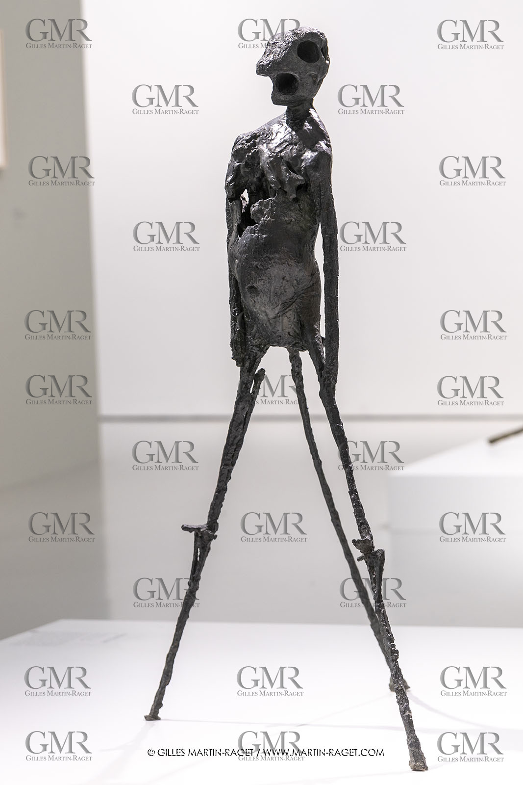 30 10 2023, Montpellier (FRA), oeuvre de Germaine Richier, Exposition Centre Pompidou - Musée Fabre 2023, Le Berger des Landes 1951, Bronze Patiné foncé, Fondeur : C Valsuani, Paris, 149 x 80 x 60 cm, Louisiana Museum of Modern Art,  Humleback, Donation The New Carlsberg Foundation