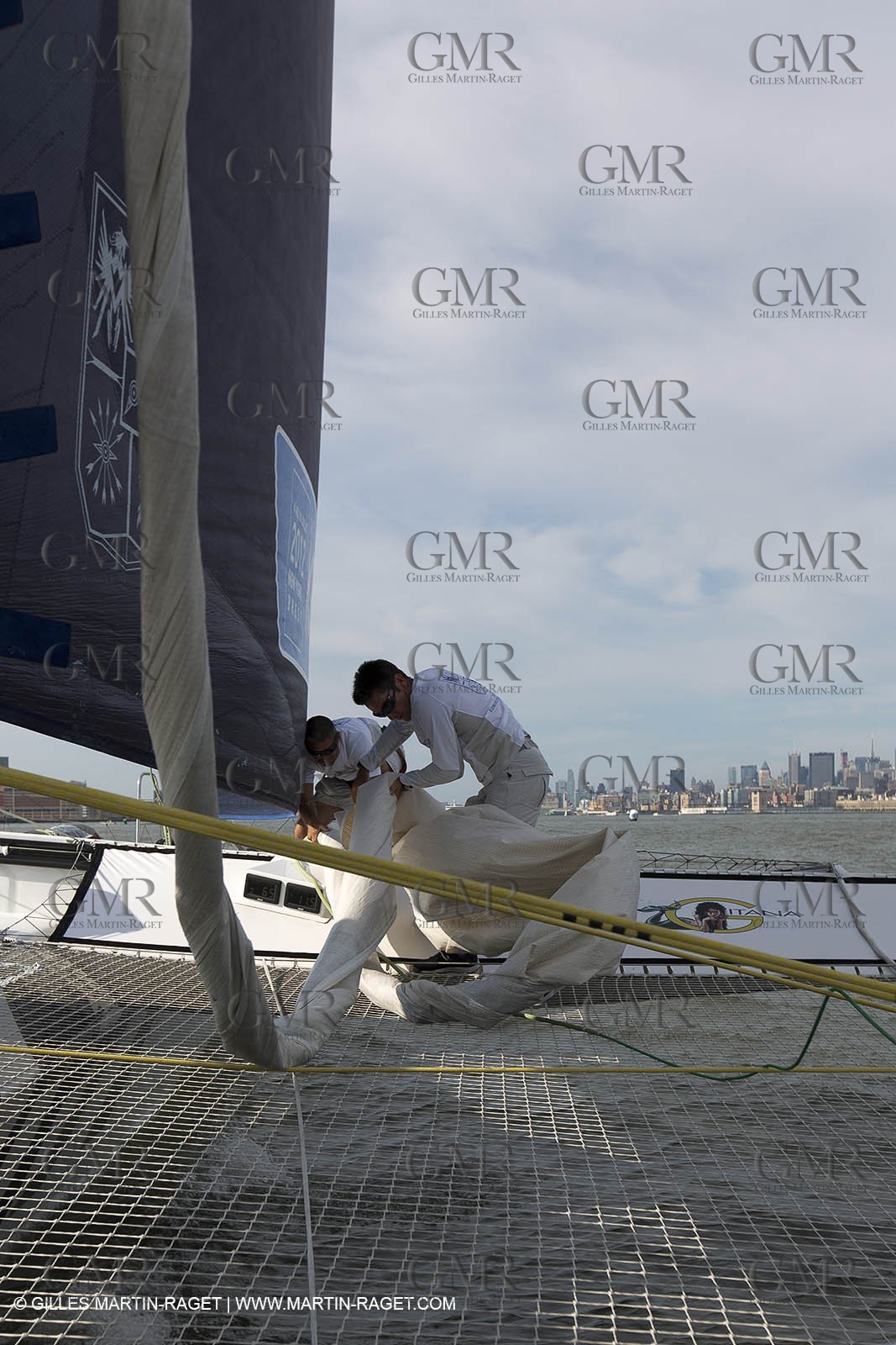 05 07 2012 - New York (USA) - Ocean Krys Race - Speed runs in fornt of NY city