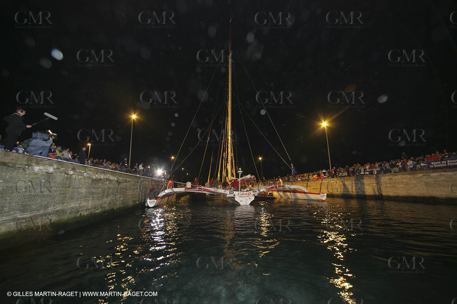 27 10 2006 - Saint Malo (FRA) - Route du Rhum 2006 - Thomas Coville - Sodeb'O - Lock passage
