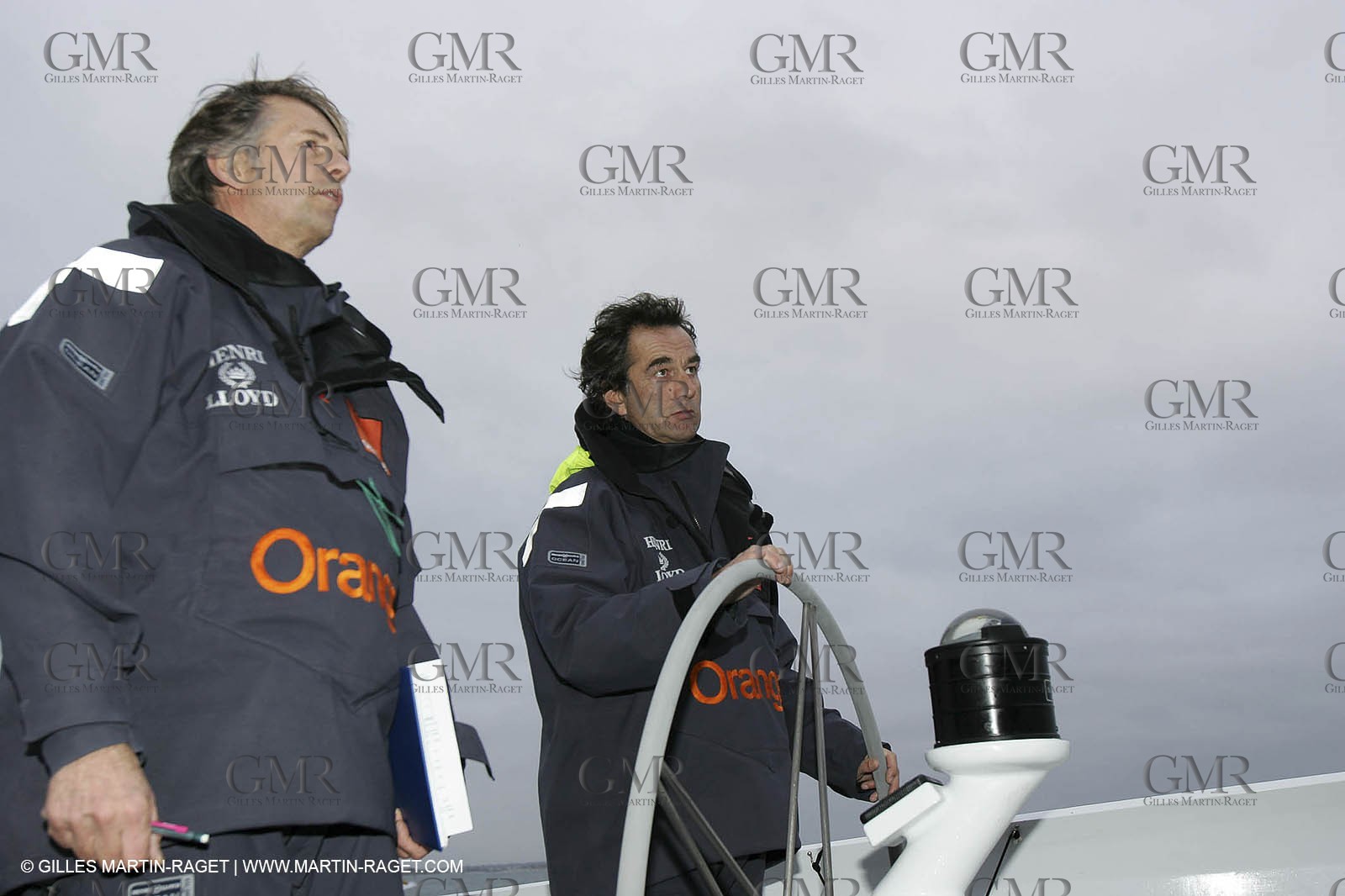 Trophée Jules Verne - Lorient - 30 12 04 - Orange II - Entraînement - A bord - Roger Nilson - Bruno Peyron + Roger Nilson -