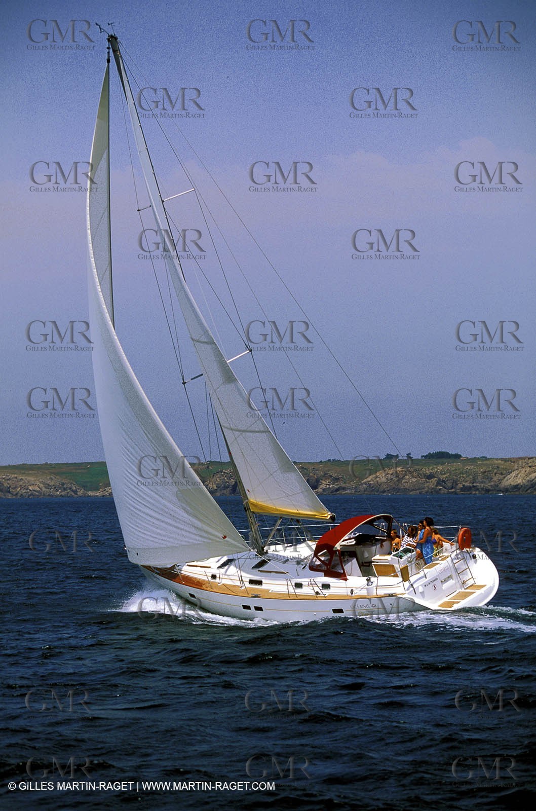 Crusing monohull sailing