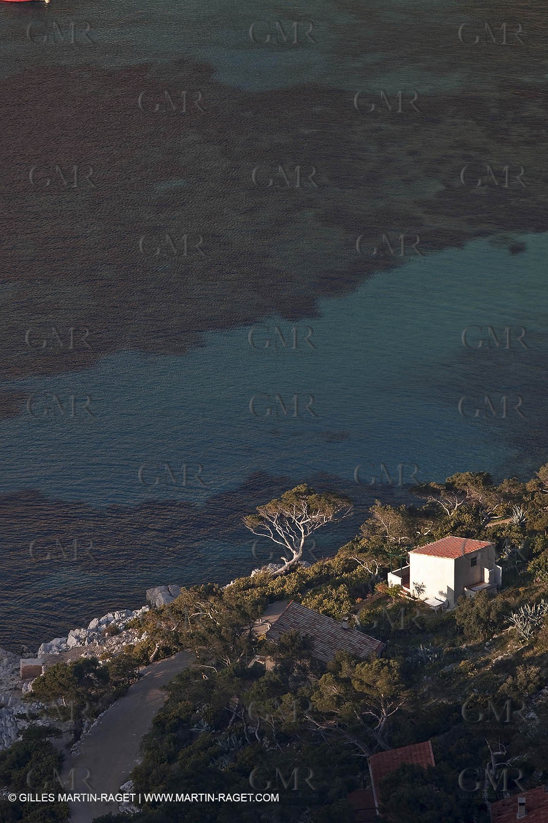 04 04 2009 - Marseille (FRA, 13) - Les Calanques - Marseille as seen from the top of the Baou Rond summit