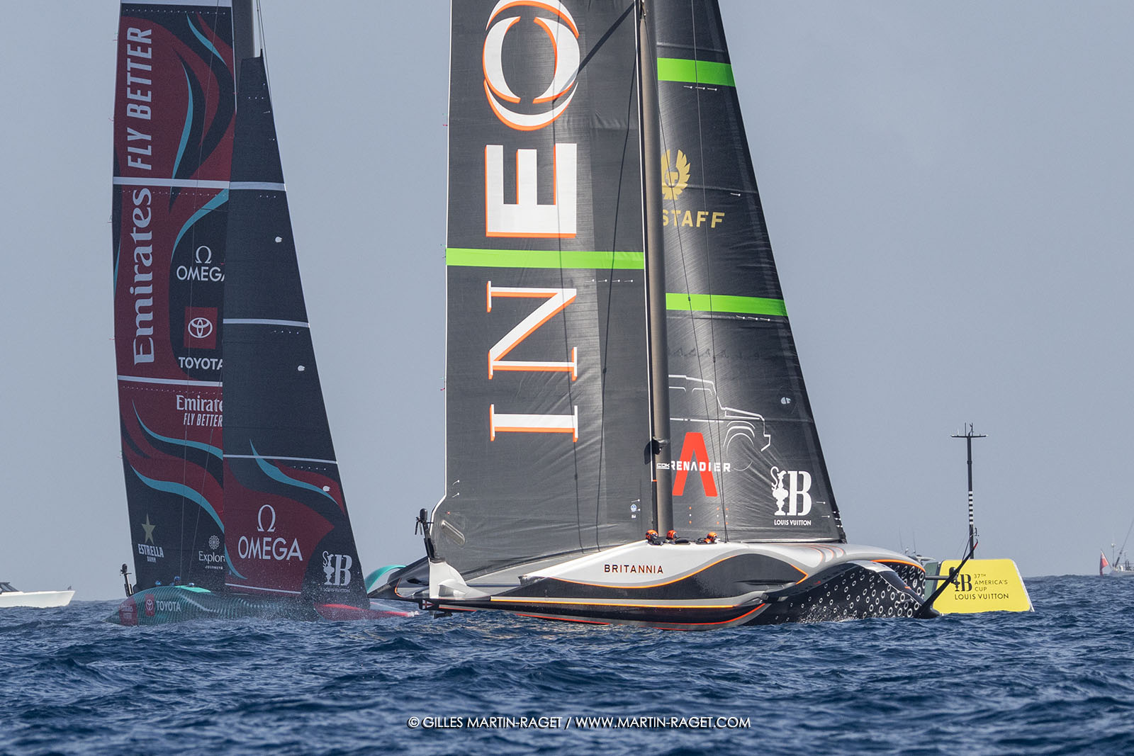 16 10 2024, Barcelona (ESP), Louis Vuitton 37th America's Cup, Final Match, Race Day 4, race 5? Départ, I?EOS s'alance tandis qu'ETNZ essaie d'accélérer pour remonter sur ses foils.