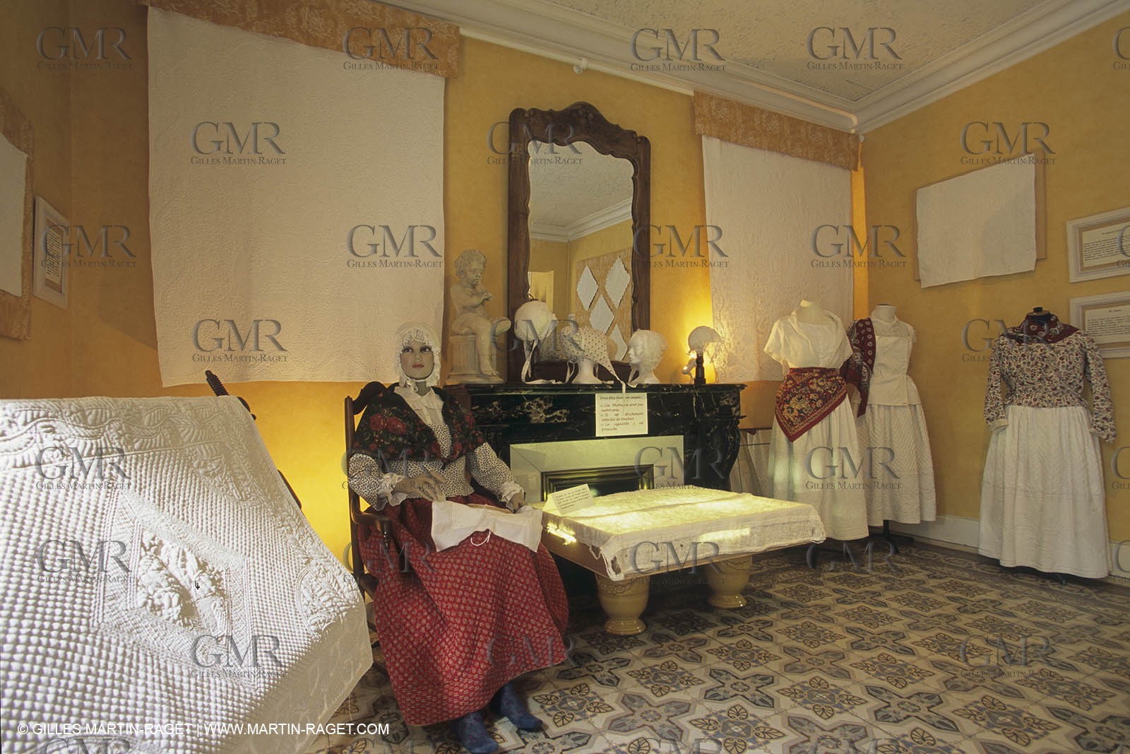 France, Provence, Traditions, Boutis et piqués, traditional cloths from Provence