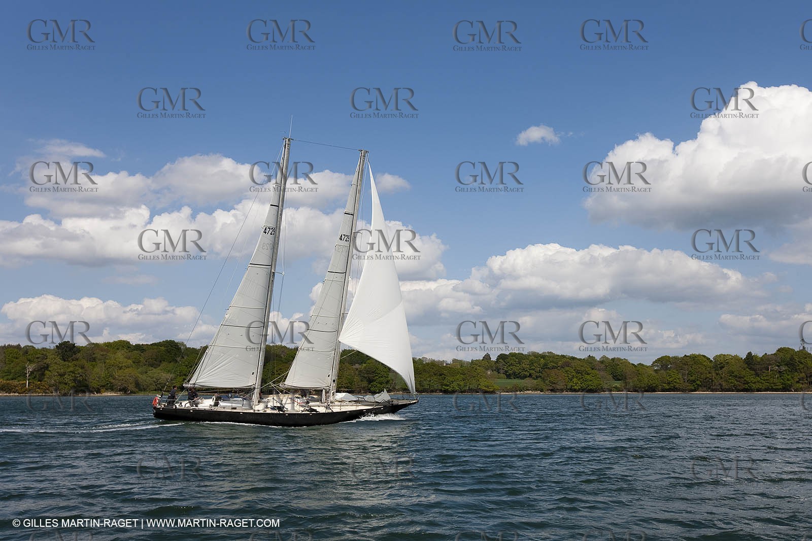 19 05 2010- Benodet (FRA,56)  -  Pen Duick III  sailing in Odet river