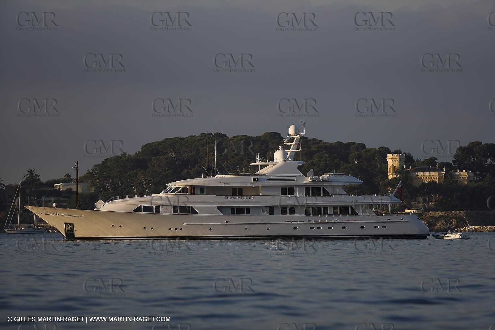 28 07 2007 - St Jean Cap Ferrat - SuperYachts - Motor Yachts - Hampshire