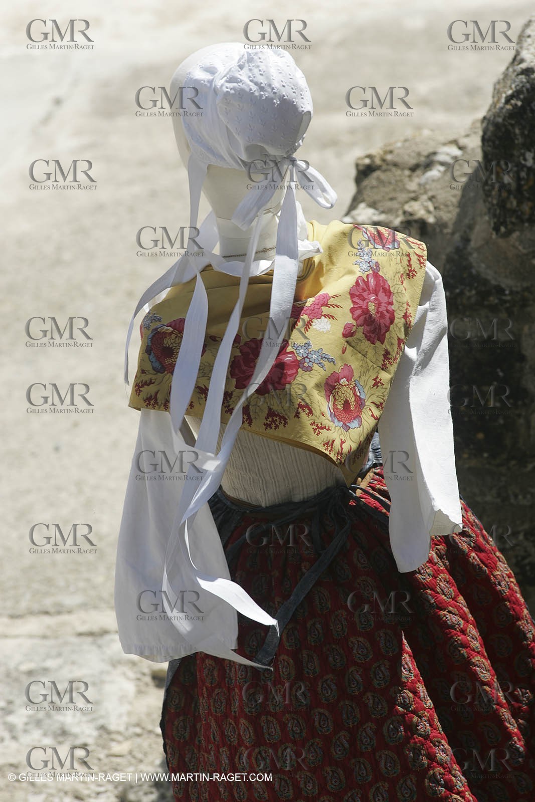 May 2004 - La Tour d'Aigues (FRA, 84) - Old costumes for women of the South exhibition