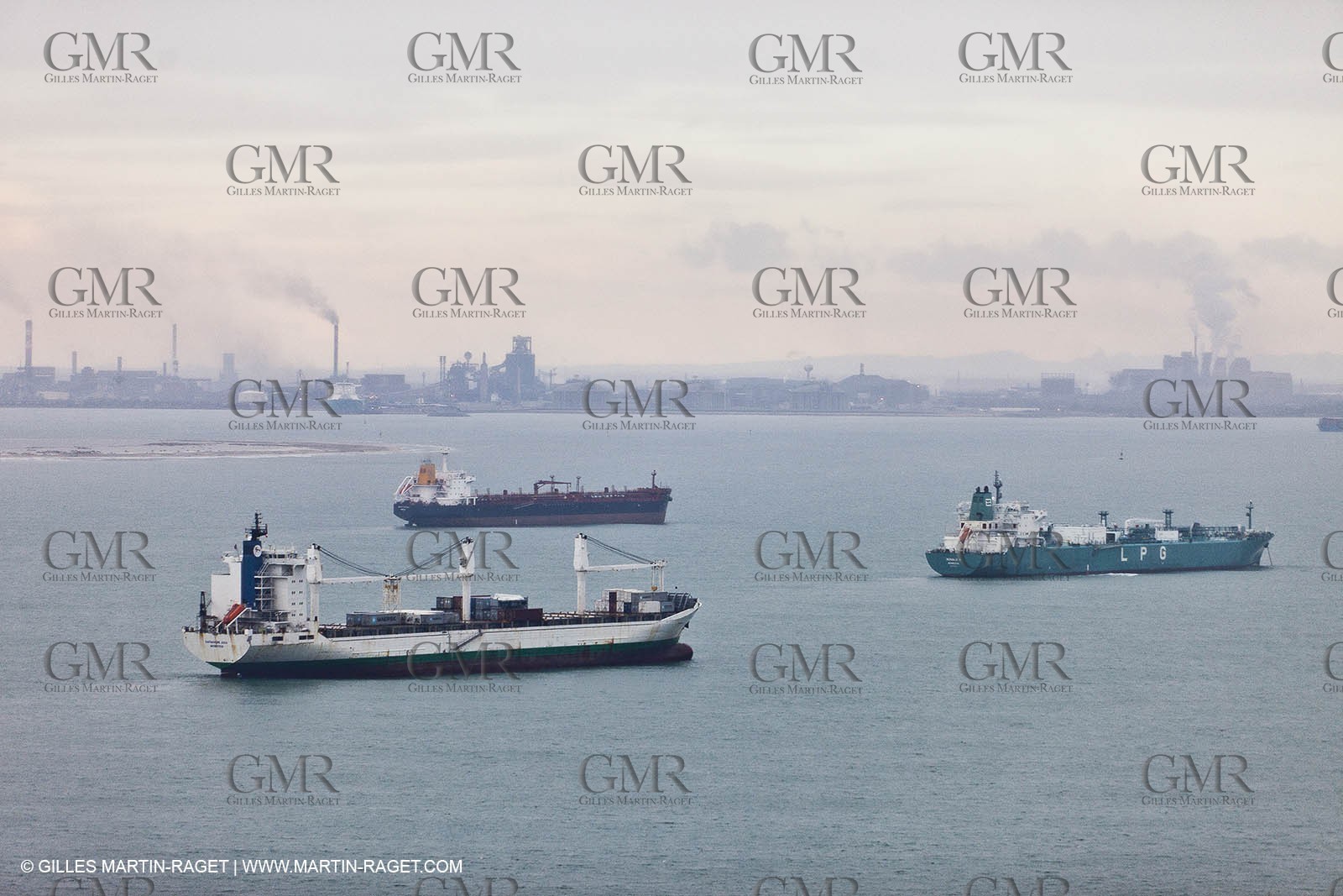 01-11-2010 - FOS (FRA,13) - Grêve du Port Autonome de Marseille - 01 11 2010 - FOS (FRA,13) Commercial Port on strike