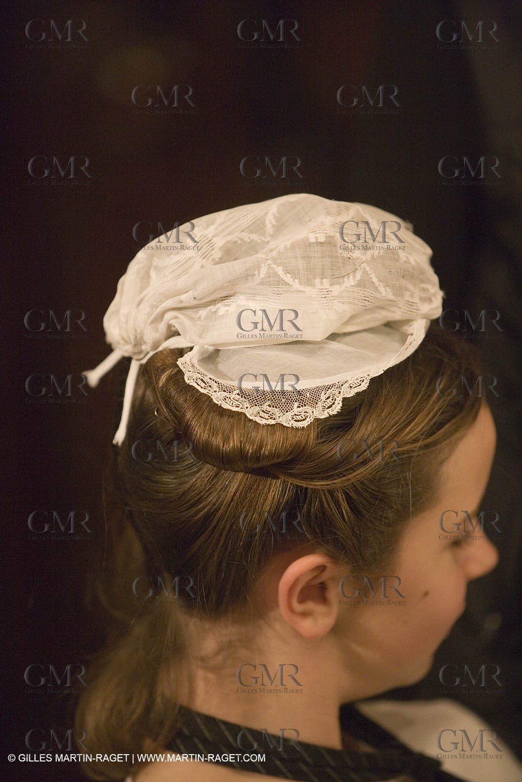 24 12 2006 - Les Baux de Provence - Christmas eve - Midnight mass with vivid crib and traditional procession in Saint Vincent Church.