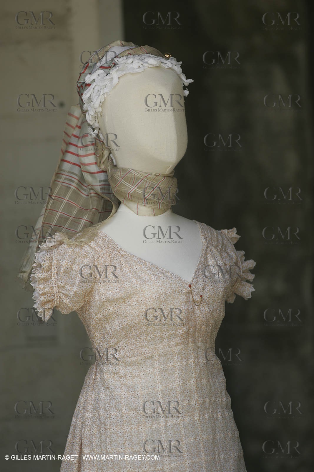 May 2004 - La Tour d'Aigues (FRA, 84) - Old costumes for women of the South exhibition