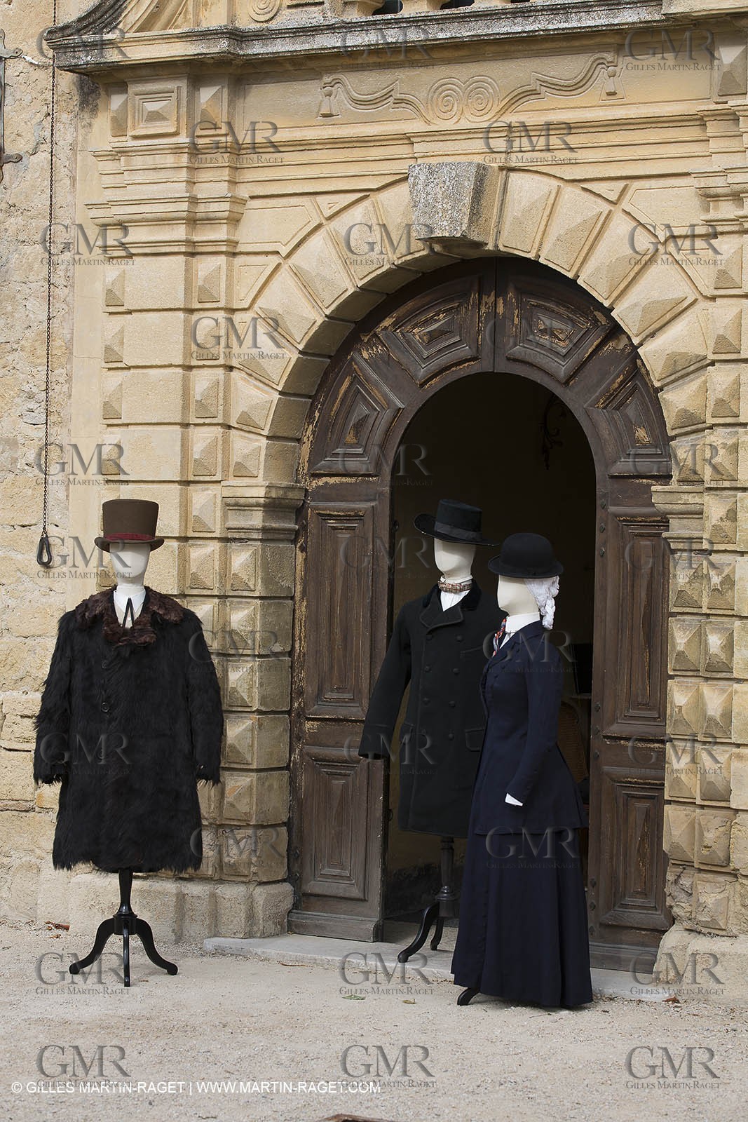 31 10 2013 - Ansouis (FRA,84) - Ansouis castle - Costumes of the exhibit Men costumes