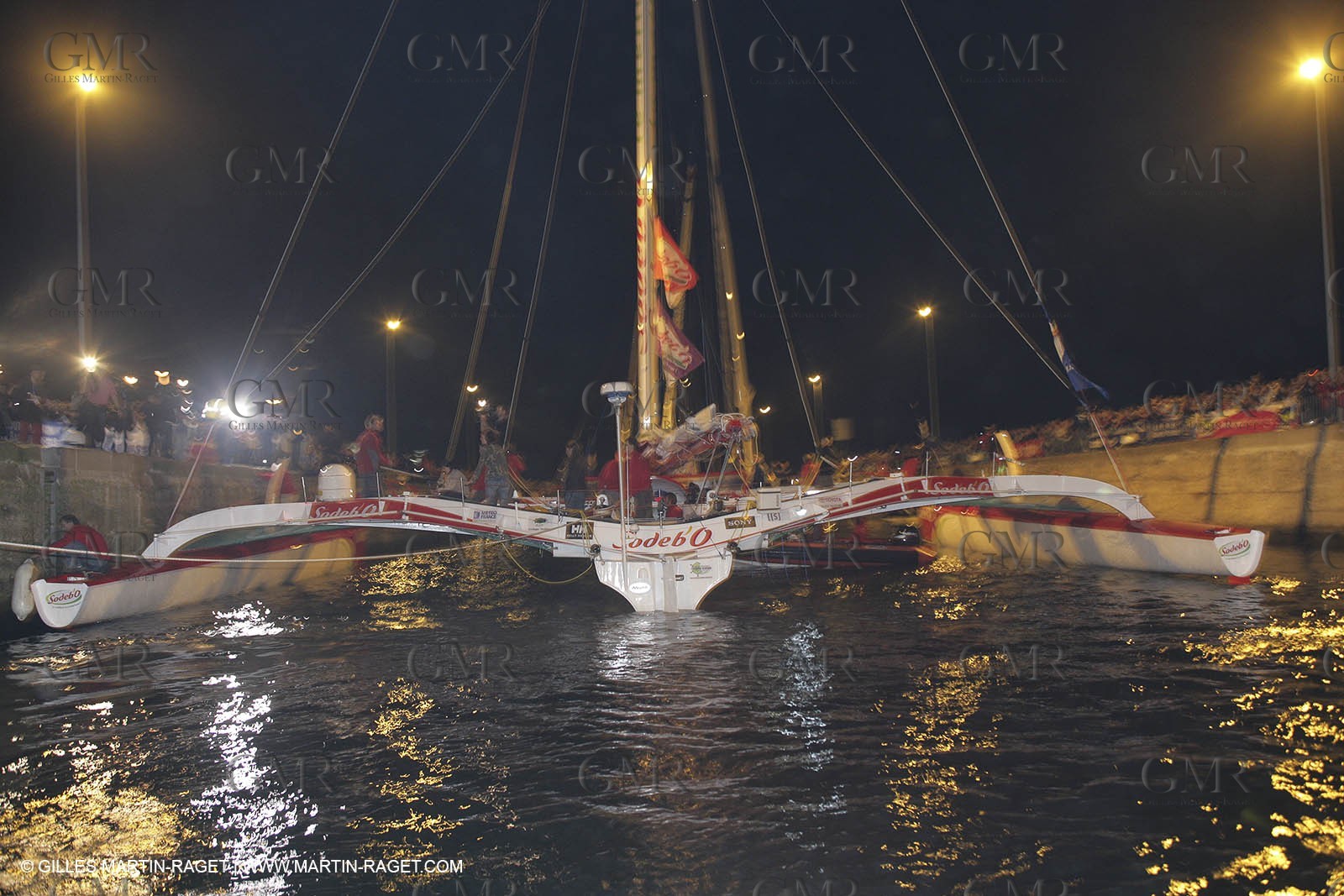 27 10 2006 - Saint Malo (FRA) - Route du Rhum 2006 - Thomas Coville - Sodeb'O - Lock passage