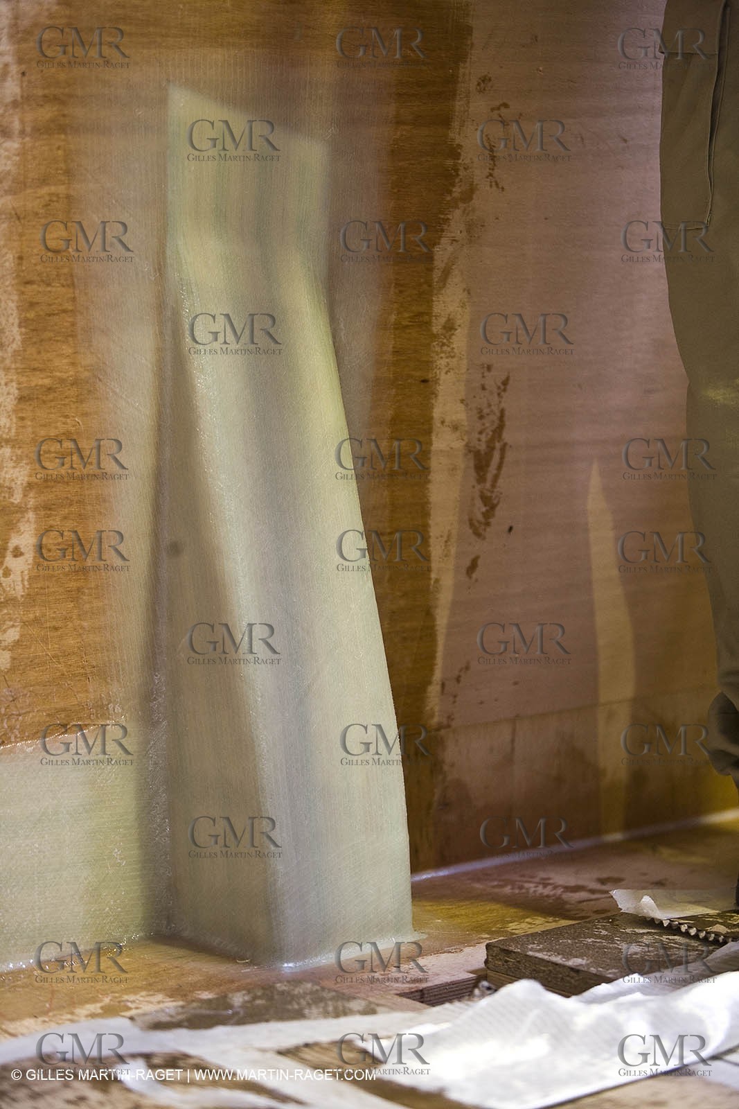 22 01 2008 - La Ciotat (FRA, 13) - Construction of cruising catamaran Nahema at H2X boatyard -modules lamination