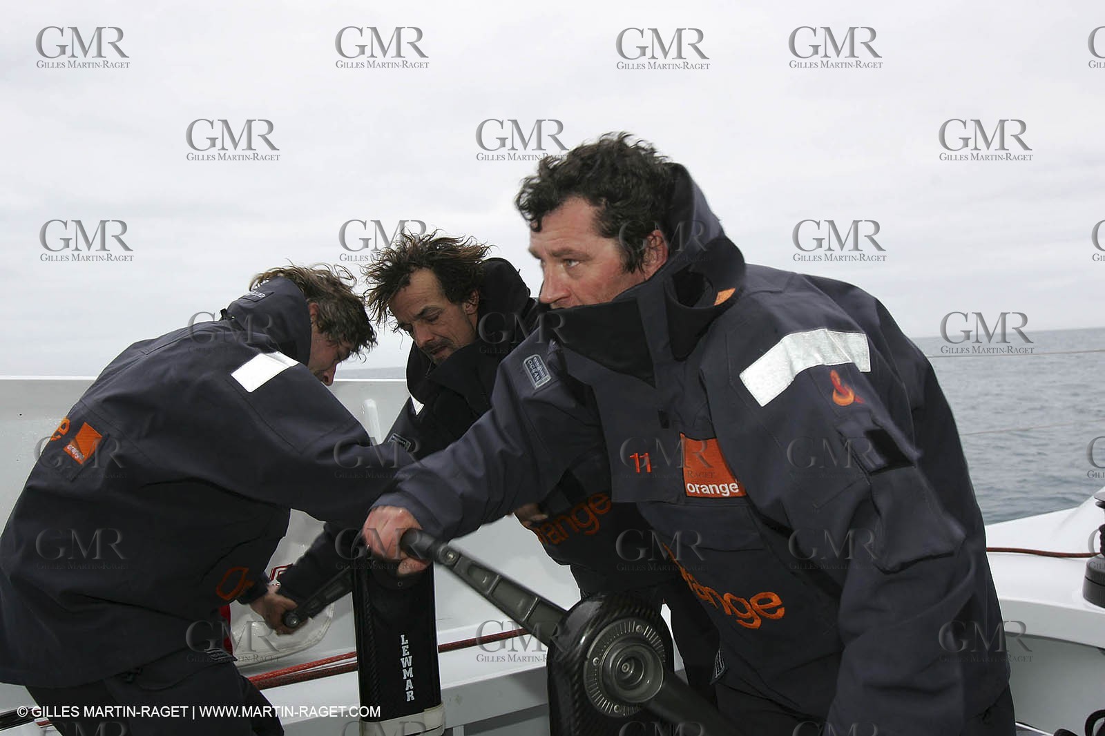 Trophée Jules Verne - Lorient - 30 12 04 - Orange II - Entraînement - A bord - Lionel Lemonchois
