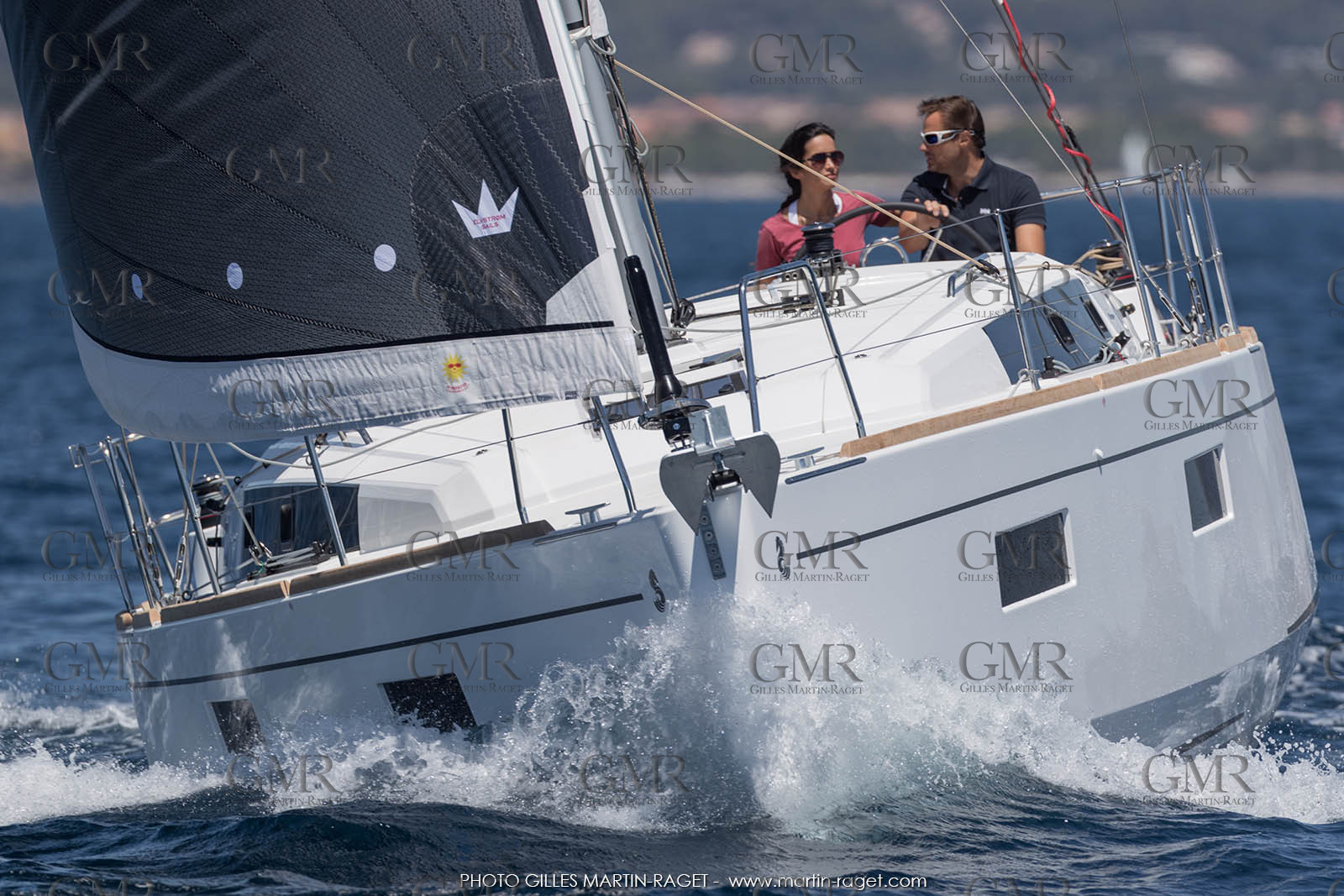 04 07 3017; Les EMbiez (FRA; 83) - Chantier Beneteau; Oceanis 38.1