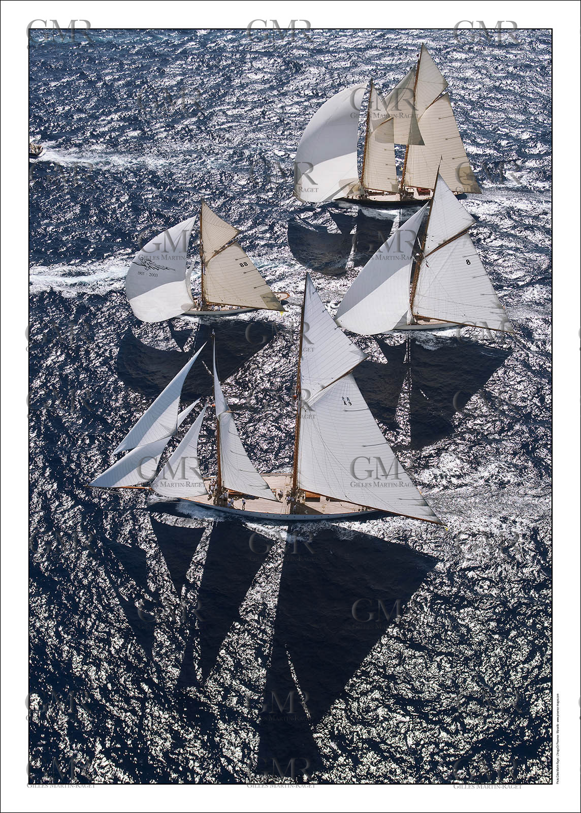 Produit : Tirage photo réalisé par nos soins sur imprimante jet d'encre professionnelle Epson à partir de 8 encres ultrachrome inaltérables (label Digigraphie).Formats au choix : . 30x40 cm. 50x70 cm. 80x120 cm.Choix des papiers :. Papier standard brillant 250 gr., filet noir, marge blanche, tirage non signé. Papier haut de gamme satiné 290 gr. filet noir, marge blanche, tirage vérifié et signé par l'auteur.. Autres supports (canvas, acrylique, dibond) sur demandeConditionnement : tube cylindrique renforcé.Options pour l'expédition : . colissimo + dépôt boîte aux lettres (France uniquement). Colissimo avec signature à réception. Transporteur express (2 jours ouvrés) avec signature à réceptionCliquez sur caddie pour sélectionner votre formule et démarrer la procédure de commande en ligne