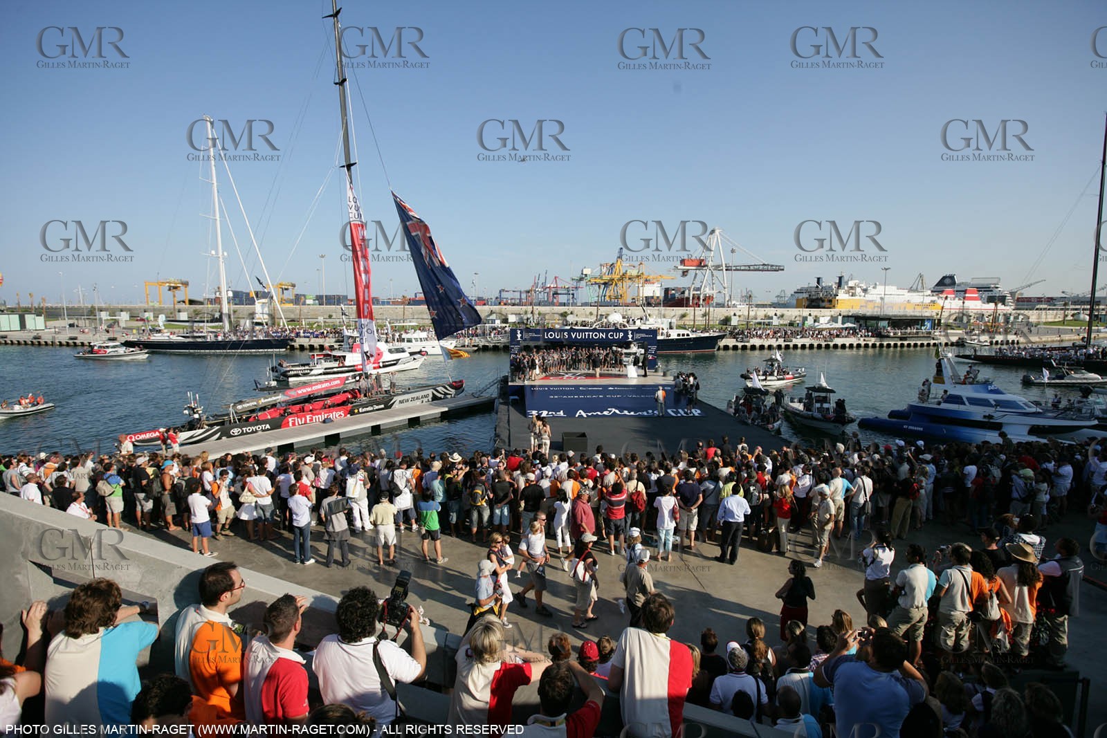 06 06 2007-Valencia (Spain)- 32nd America's Cup - Louis Vuitton Cup Final - Day 5 - Emirates Team New Zealand receive the Louis Vuitton Cup
