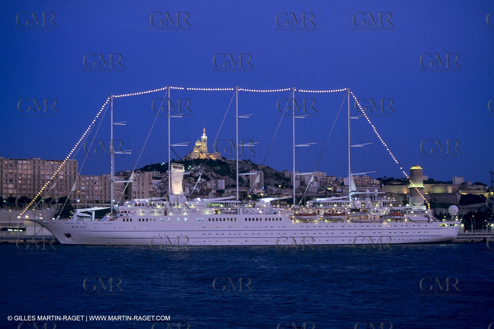 Paquebots, liners, cruise ships