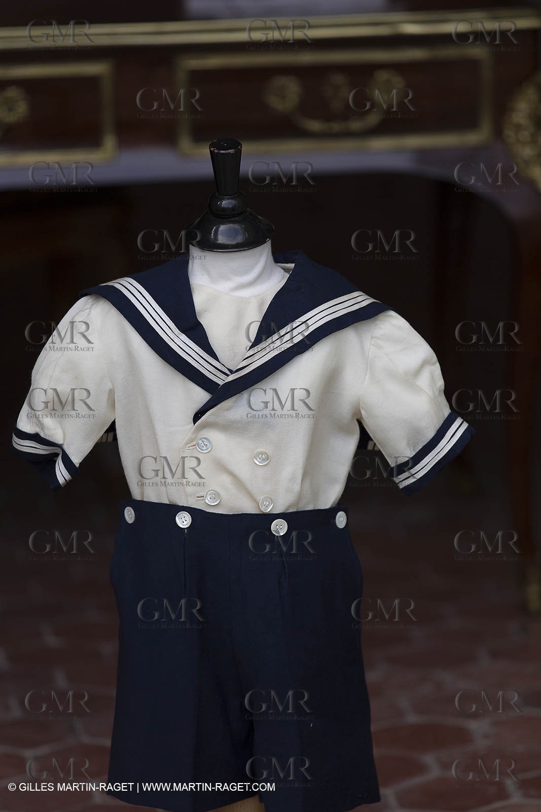 31 10 2013 - Ansouis (FRA,84) - Ansouis castle - Costumes of the exhibit Men costumes