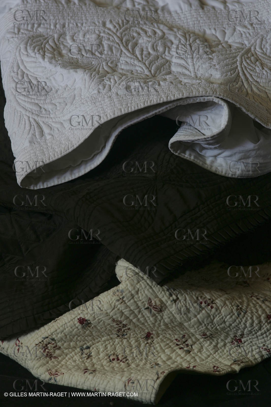 May 2004 - La Tour d'Aigues (FRA, 84) - Old costumes for women of the South exhibition