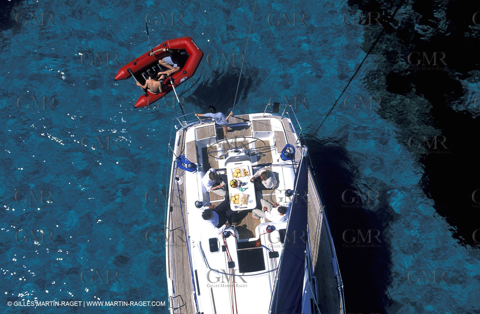 Monocoque de croisiere au mouillage