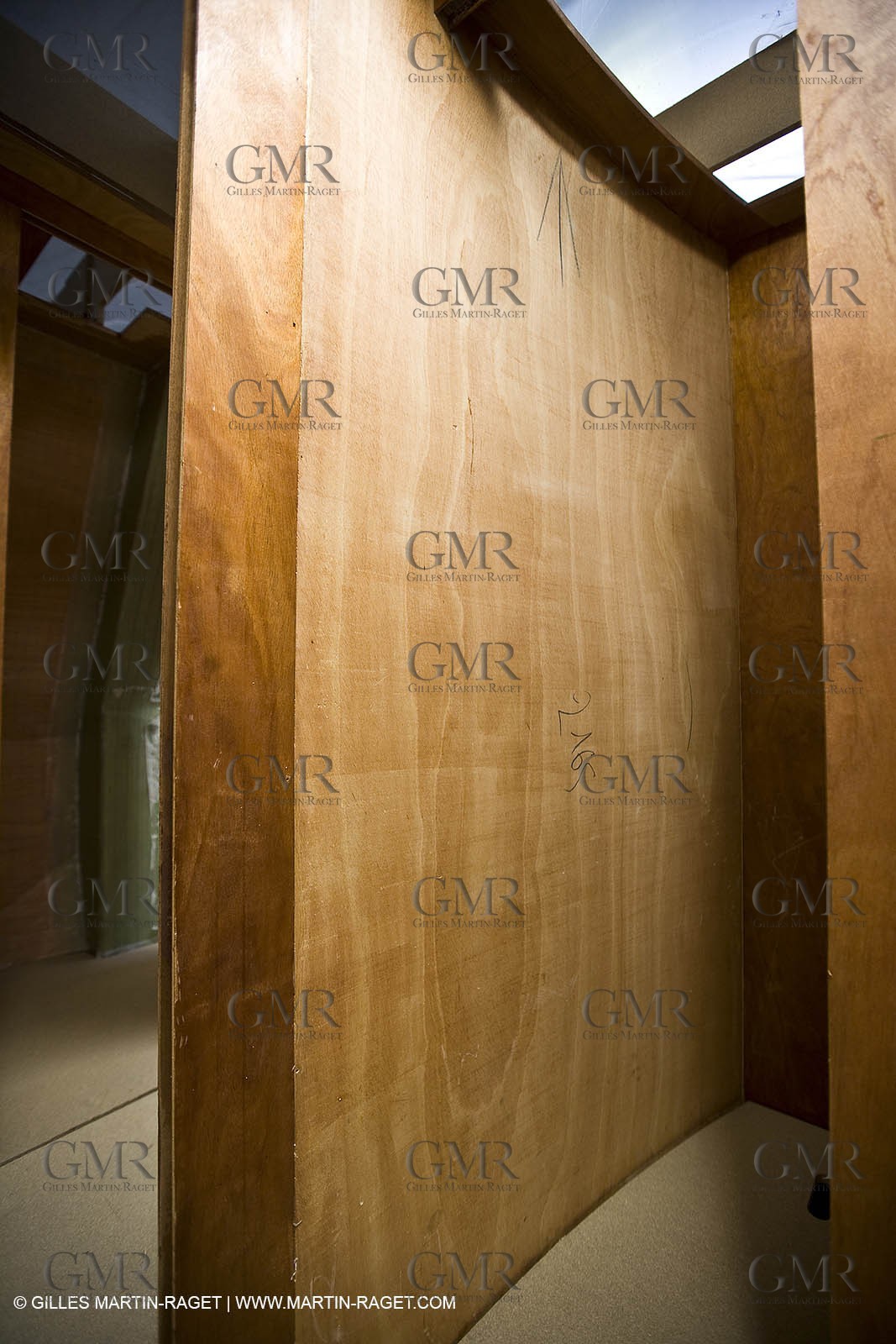 22 01 2008 - La Ciotat (FRA, 13) - Construction of cruising catamaran Nahema at H2X boatyard -modules lamination