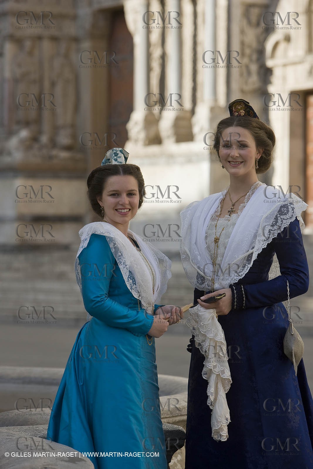 17 juin 2008 - Arles (Fra,13) - two queen if Arles, Caroline Serre et Nathalie Chay