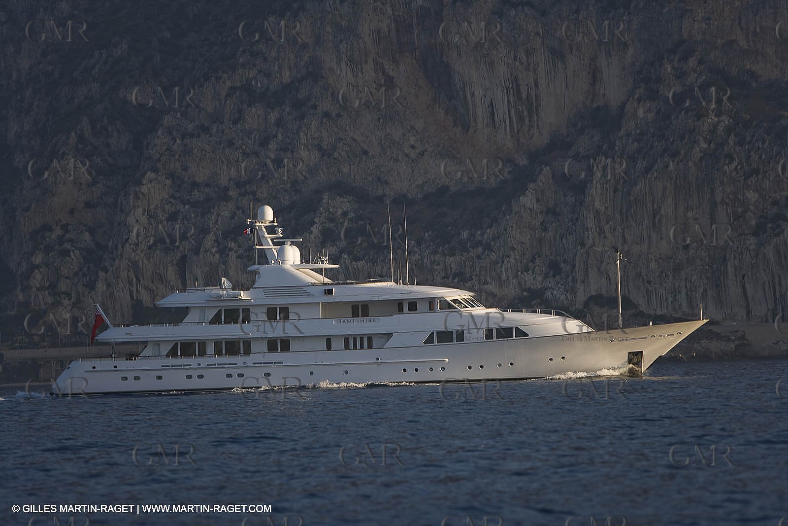 28 07 2007 - St Jean Cap Ferrat - SuperYachts - Motor Yachts - Hampshire