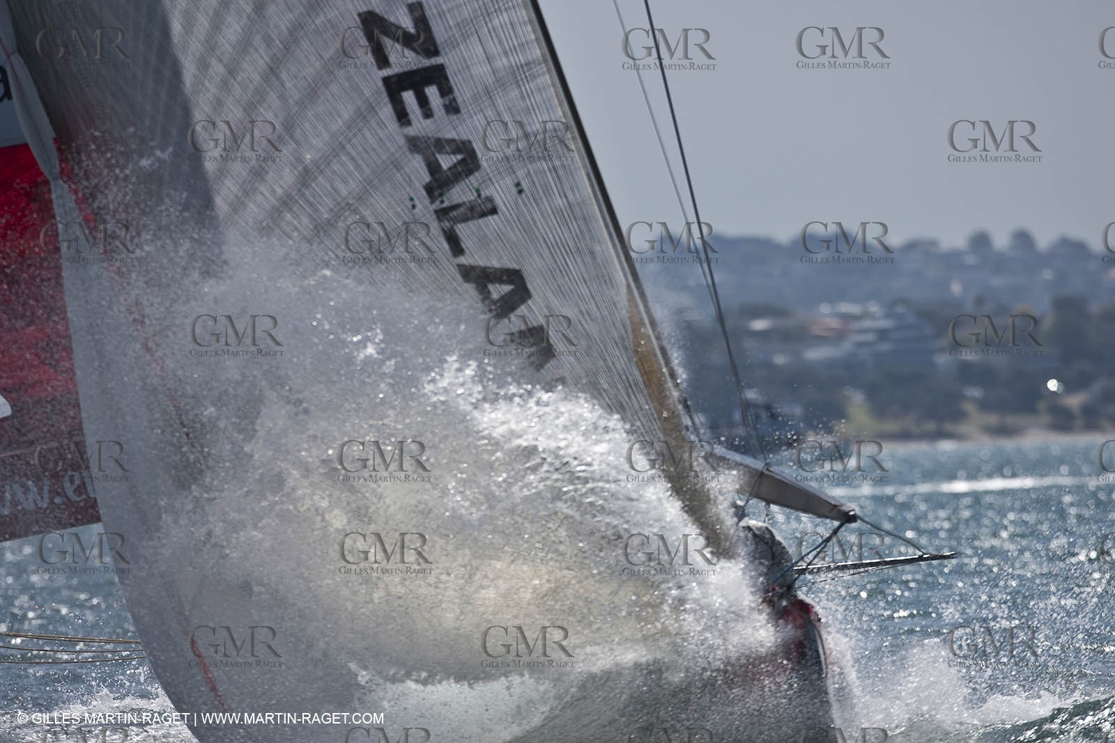 23 01 2009 - Auckland (NZL) -  Louis Vuitton Pacific Series - BMW ORACLE Racing-Tuning up onboard Emirates Team New Zealand yacht