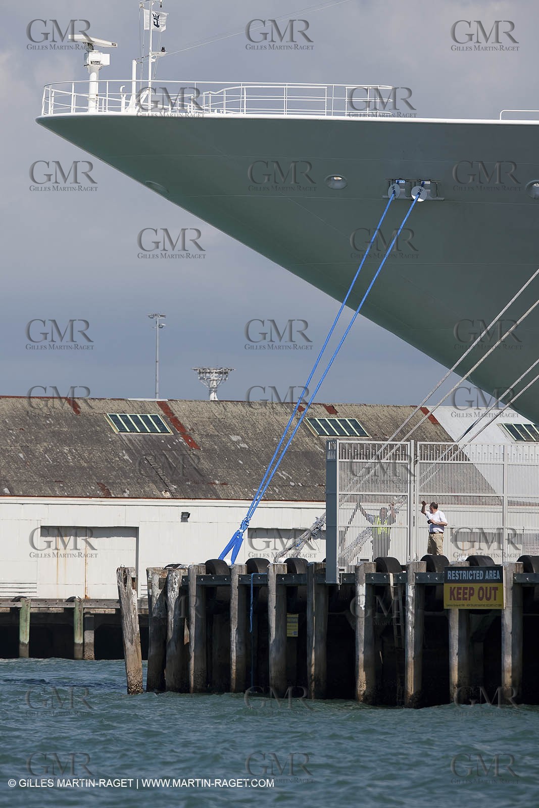 23 01 2009 - Auckland (NZL) -  Louis Vuitton Pacific Series - BMW ORACLE Racing-Tuning up onboard Emirates Team New Zealand yacht