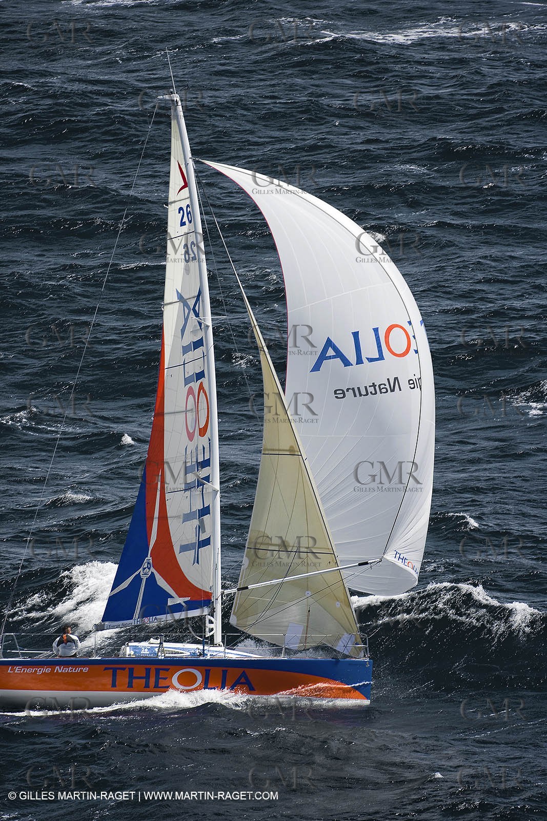 26-06-2007 - FIGARO II - THEOLIA - Skipper : Robert Nagy - Entrainement au large de Marseille par fort mistral