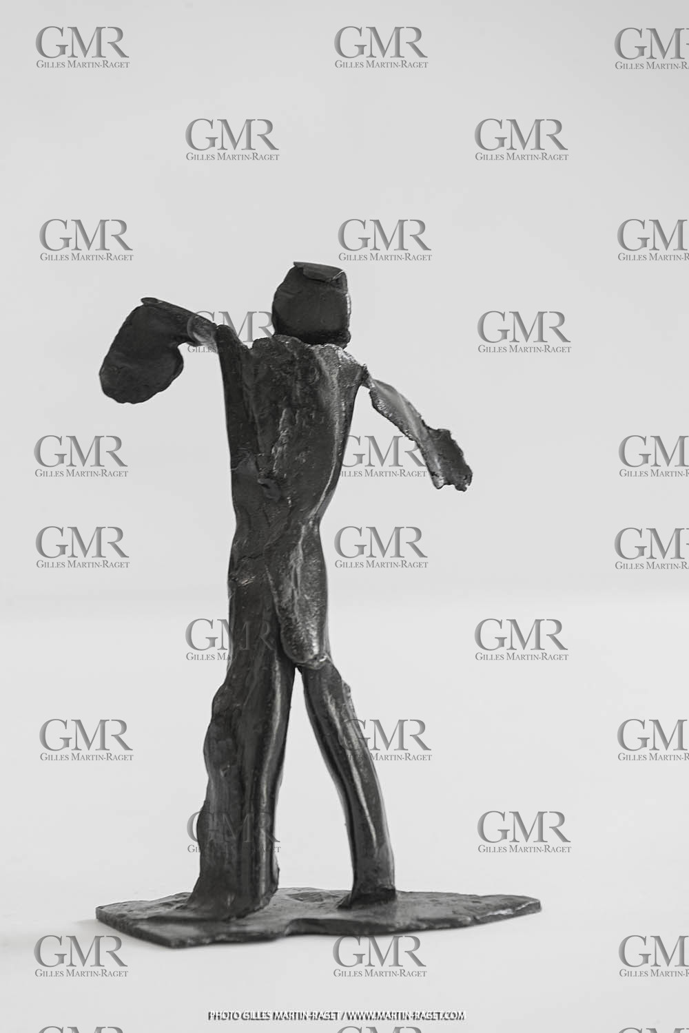 03 08 2020, St Rémy de Provence (FRA,13), Oeuvre de Germaine Richier, Guerrier n° 8 1956, Bronze patiné foncé, Epreuve d'exposition, Fondeur : Susse, Paris, 21 x 15 x 10, 5 cm, Collection particulière