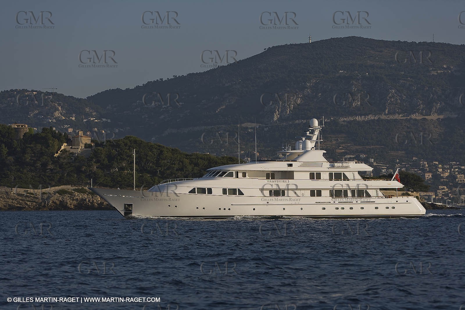 28 07 2007 - St Jean Cap Ferrat - SuperYachts - Motor Yachts - Hampshire