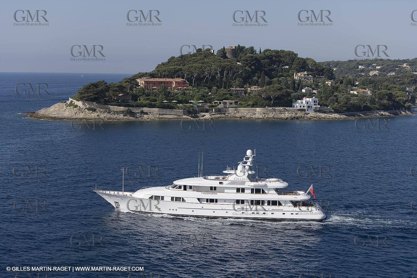 28 07 2007 - St Jean Cap Ferrat - SuperYachts - Motor Yachts - Hampshire