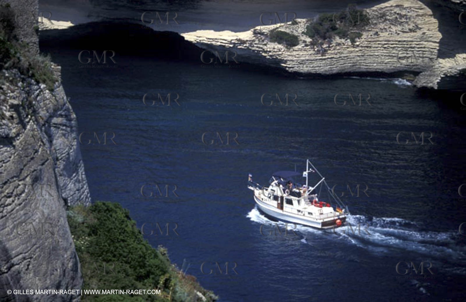 Motor boat running