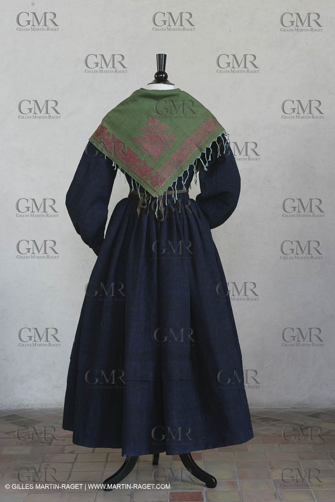 May 2004 - La Tour d'Aigues (FRA, 84) - Old costumes for women of the South exhibition