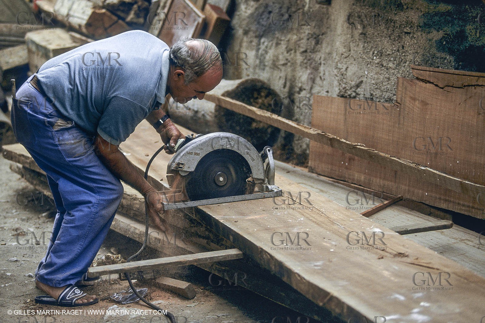 Bateaux à moteur, canots d'époque, Construction de la répolique de Sagitta au chantier Trapani (Cassis, FRA,13)