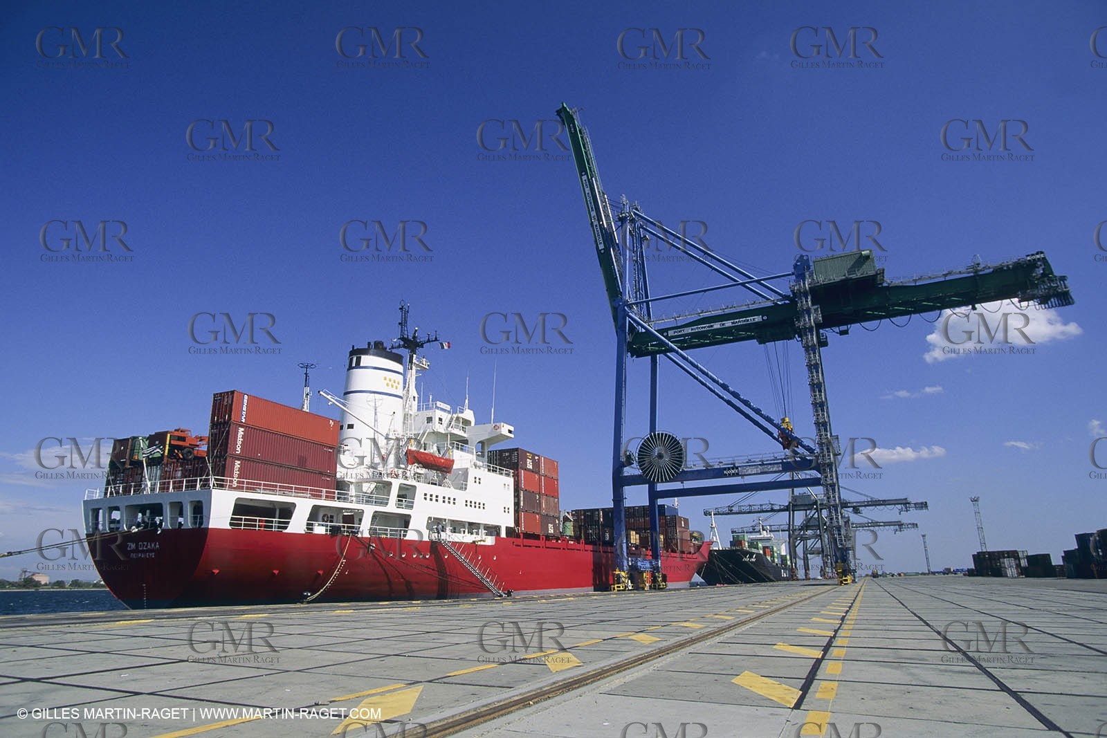 Monde maritime, opérations porturaires, ports, manoeuvres, marine world, harbour operations, maritime shipping,