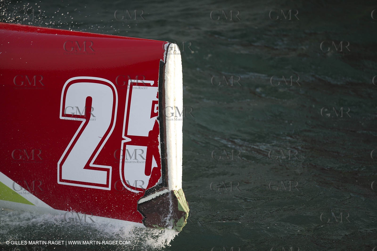 14 08 06 - Isle of Wight (UK) - Thomas Coville beat the round britain island sailing record onboard his 60 trimaran sodebo