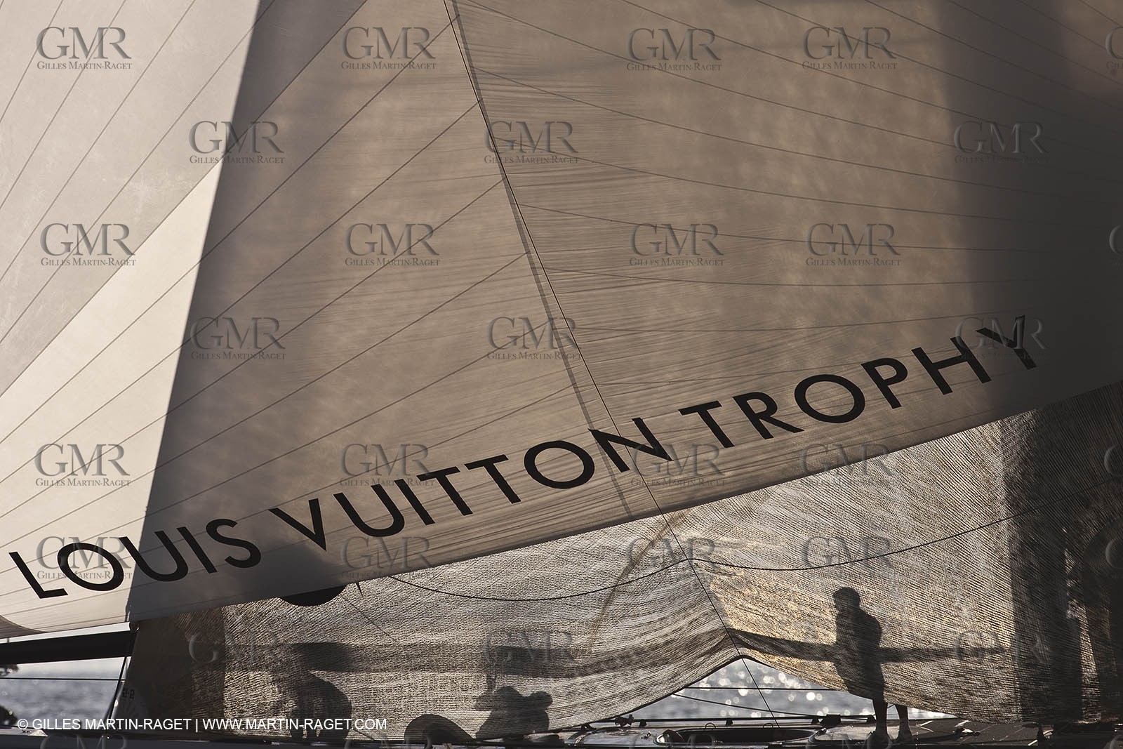 25 11 2010 - Dubai (UAE) - Dubai Louis Vuitton Trophy -  BMW ORACLE Racing - Fleet races