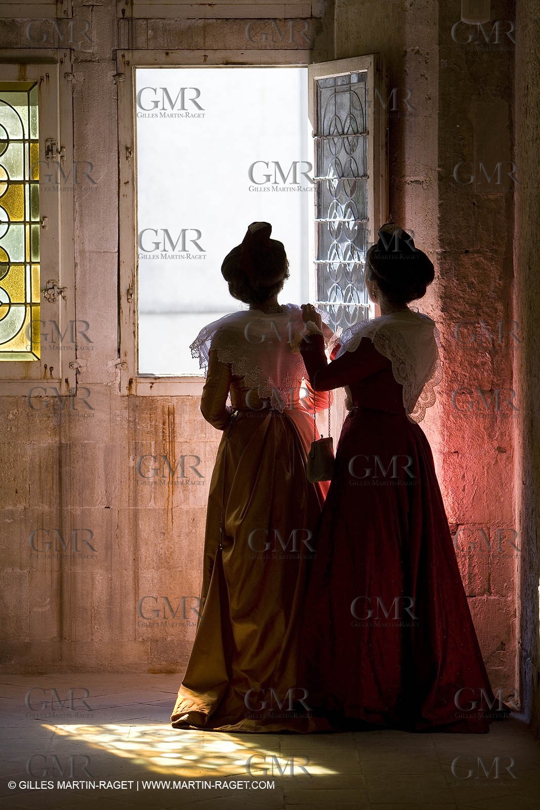 10 03 2007- Arles (FRA, 13) - Queen of arles and her assistants