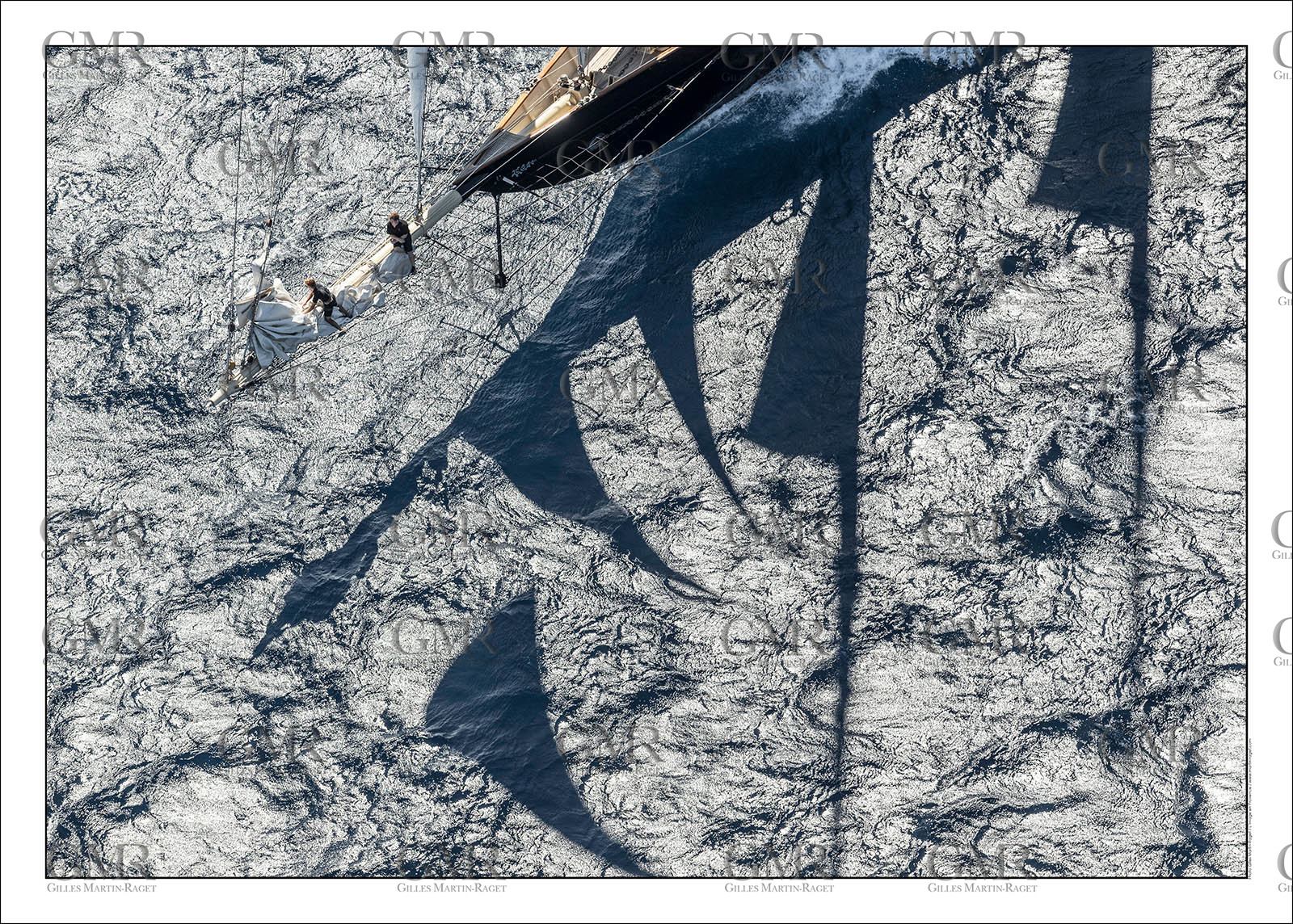 Produit : Tirage photo réalisé par nos soins sur imprimante jet d'encre professionnelle Epson à partir de 8 encres ultrachrome inaltérables (label Digigraphie).Formats au choix :. 30x40 cm. 50x70 cm. 80x120 cm.Choix des papiers :. Papier standard brillant 250 gr., filet noir, marge blanche, tirage non signé. Papier haut de gamme satiné 290 gr. filet noir, marge blanche, tirage vérifié et signé par l'auteur.. Autres supports (canvas, acrylique, dibond) sur demandeConditionnement : tube cylindrique renforcé.Options pour l'expédition :. colissimo + dépôt boîte aux lettres (France uniquement). Colissimo avec signature à réception. Transporteur express (2 jours ouvrés) avec signature à réceptionCliquez sur caddie pour sélectionner votre formule et démarrer la procédure de commande en ligne